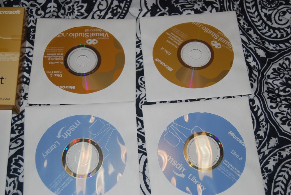 Microsoft Visual Studio .NET Professional 2003 FULL RETAIL SET Used To mk backup