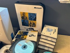 MASSIVE 950+ Discs Microsoft MSDN/TechNet DVD CD lot 1997-2007 w/binders 60LBS