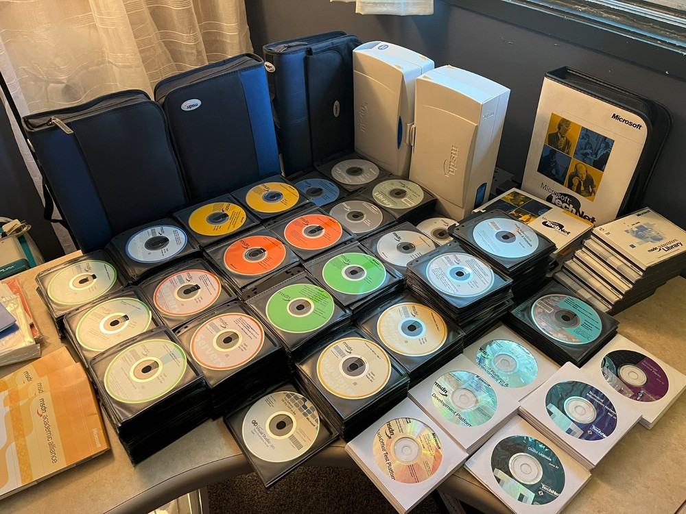 MASSIVE 950+ Discs Microsoft MSDN/TechNet DVD CD lot 1997-2007 w/binders 60LBS