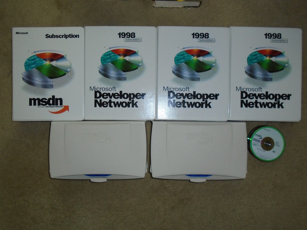 Microsoft Developer Network MSDN Lot 450+ CDs, 4 Folders, 2 Cases (1997-2007)
